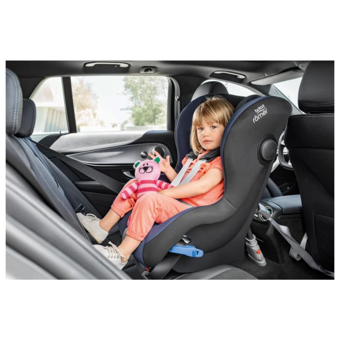 Chaise ACM Britax Römer Max-Way comprenant des conseils spécialisés, des  tests de véhicules et une installation — Noari Kids