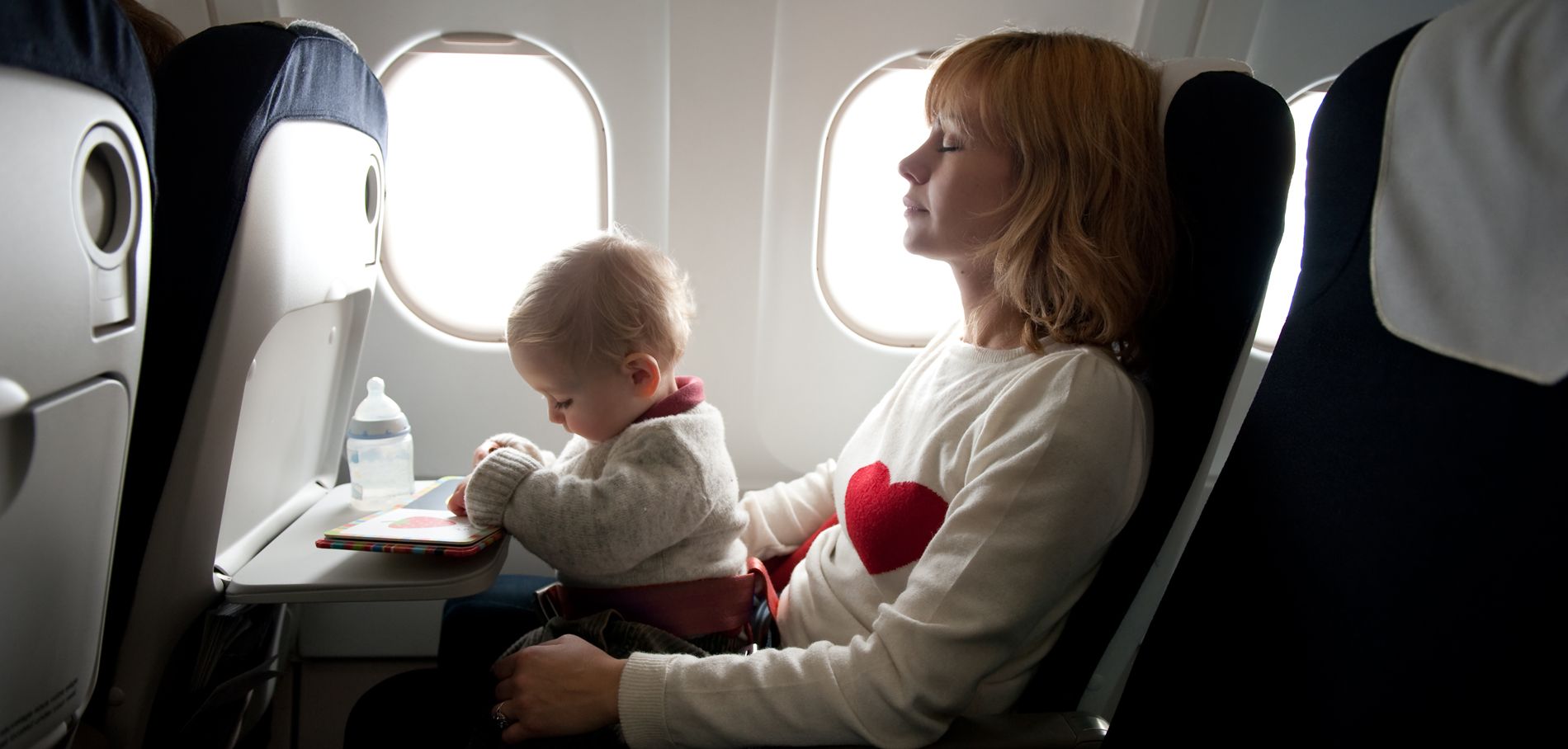 Voyager en avion avec bébé : nos 10 conseils - unpaysundrapeau