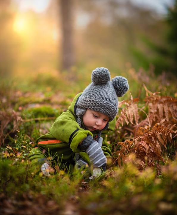 Bonnet ou cagoule, gants ou moufles : comment habiller bébé en